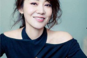 娱乐吃瓜妹闫妮是谁扮演的,揭秘幕后喜剧女王