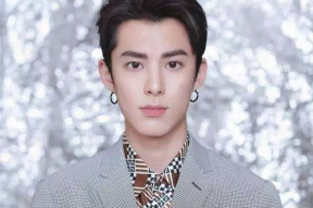 王鹤棣娱乐吃大瓜视频播放,视频播放引发网友热议